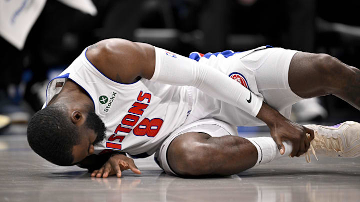 Tim Hardaway Jr. suffered an injury and had to be helped off the floor on Friday night in Dallas. 