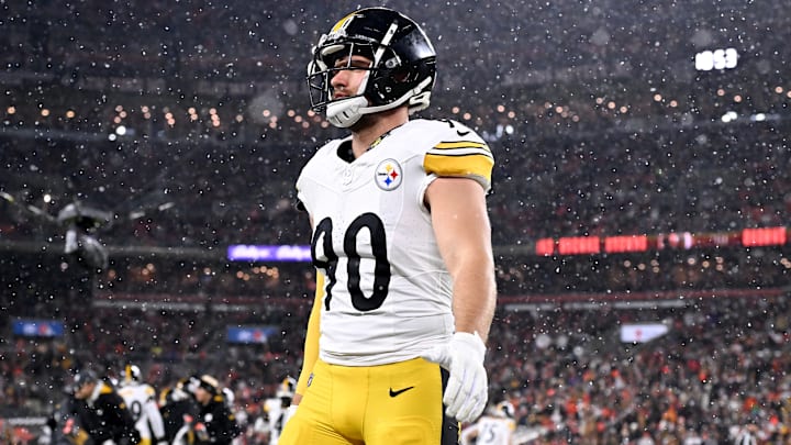 Pittsburgh Steelers v Cleveland Browns