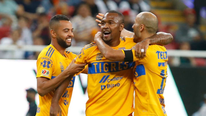 Samir De Souza celebra un gol.