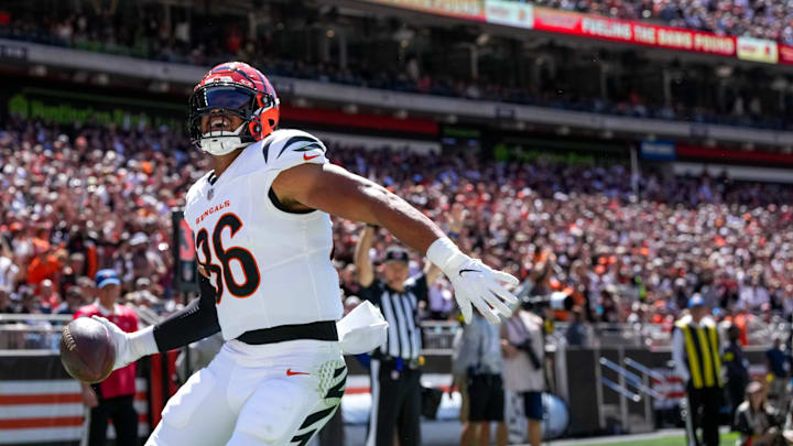 Cincinnati Bengals tight end Noah Fant (86) celebrates a touchdown in the second quarter of the NFL Week 1 game between the Cleveland Browns and the Cincinnati Bengals at Huntington Bank Field in Cleveland on Sunday, Sept. 7, 2025.