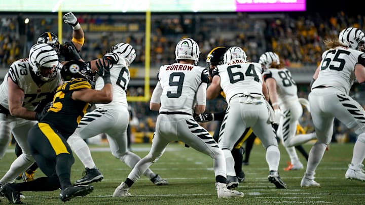Cincinnati Bengals quarterback Joe Burrow (9) moves in the pocket as the offensive line blocks in