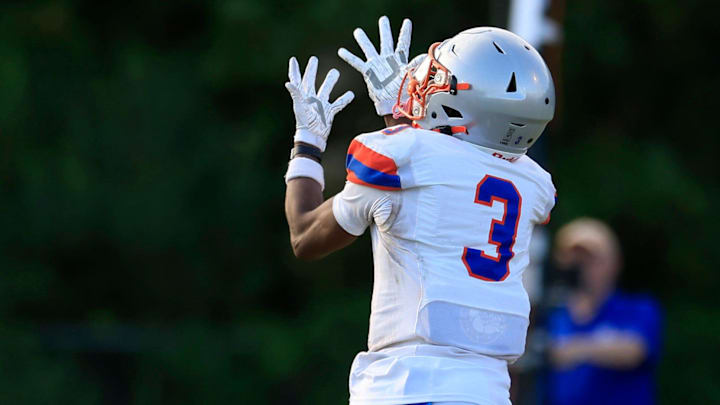 Expects are logging their predictions in favor of the Gators