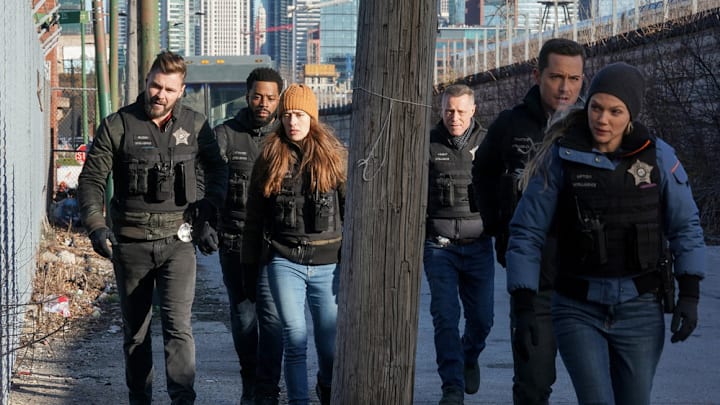 CHICAGO P.D. -- "Lies" Episode 911 -- Pictured: (l-r) Patrick John Flueger as Adam Ruzek, LaRoyce Hawkins as Kevin Atwater, Marina Squerciati as Kim Burgess, Jason Beghe as Hank Voight, Jesse Lee Soffer as Jay Halstead, Tracy Spiridakos as Hailey -- (Photo by: Lori Allen/NBC)