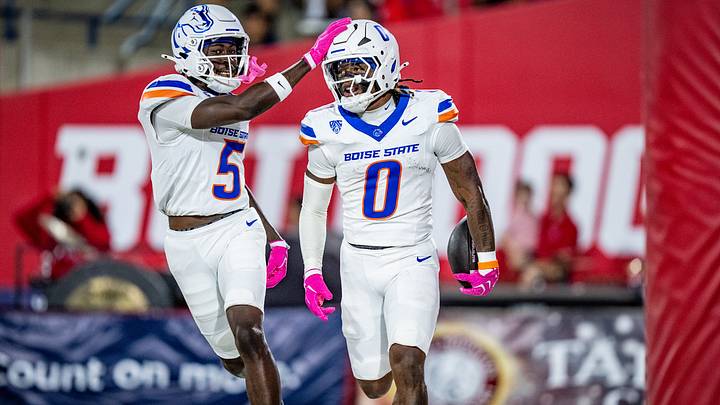 Boise State's Dylan Riley (0) and Akeem Wright.