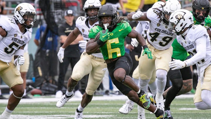 Oregon running back Noah Whittington carries the ball for the Ducks.