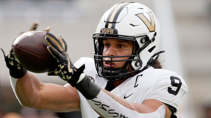 Vanderbilt tight end Eli Stowers (9) makes a catch as he warms up before playing against Tennessee at Neyland Stadium in Knoxville, Tenn., Saturday, Nov. 29, 2025.