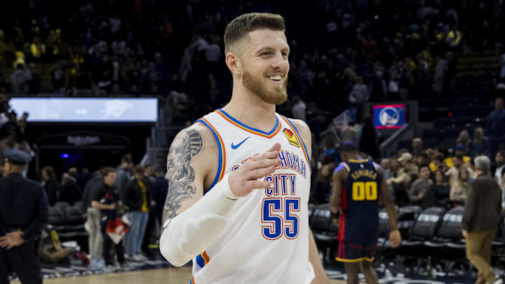 Nov 27, 2024; San Francisco, California, USA; Oklahoma City Thunder center Isaiah Hartenstein (55) celebrates after his team’s win over the Golden State Warriors during the fourth quarter at Chase Center. Mandatory Credit: John Hefti-Imagn Images Nov 27, 2024; San Francisco, California, USA; Oklahoma City Thunder center Isaiah Hartenstein (55) celebrates after his team’s win over the Golden State Warriors during the fourth quarter at Chase Center. Mandatory Credit: John Hefti-Imagn Images