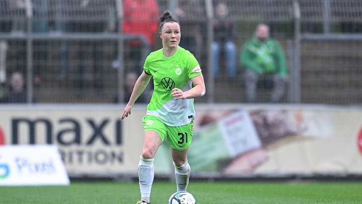 Marina Hegering verlängert ihren Vertrag beim VfL Wolfsburg. Marina Hegering verlängert ihren Vertrag beim VfL Wolfsburg.