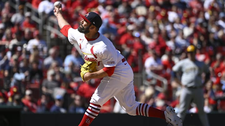 Apr 21, 2024; St. Louis, Missouri, USA; St. Louis Cardinals pitcher Andrew Kittredge (27) pitches against the Milwaukee Brewers in the eighth inning at Busch Stadium. Mandatory Credit: Joe Puetz-Imagn Images
