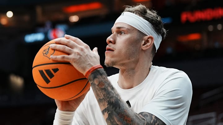 Louisville Cardinals forward Kasean Pryor (7) warms up with the team before an exhibition game at the KFC Yum! Center in Louisville, Kentucky Tuesday October 28, 2028.