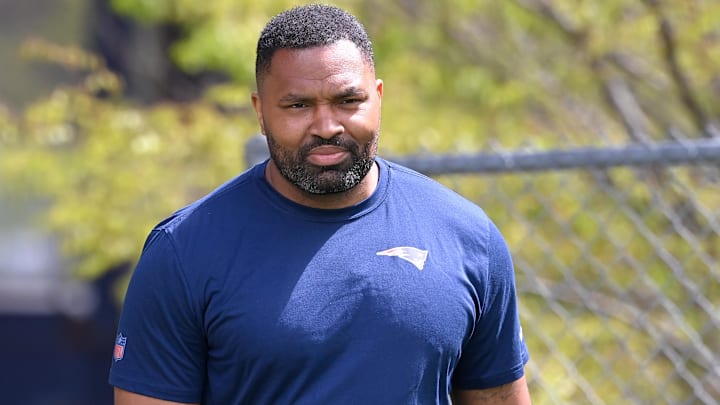 HC Jerod Mayo had a surprise guest at Thursday's OTAs. 