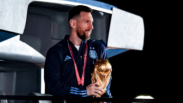 Lionel Messi à la descente de l'avion Lionel Messi à la descente de l'avion