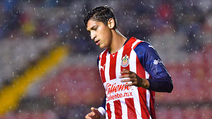 El delantero Ángel Zaldívar no será más jugador de Chivas.