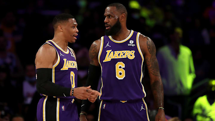 Westbrook por ahora sigue en Lakers