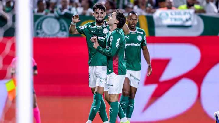 Mauricio foi o grande nome do Verdão no confronto