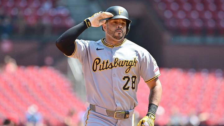 Aug 28, 2025; St. Louis, Missouri, USA; Pittsburgh Pirates left fielder Tommy Pham (28) salutes teammates in the dugout after hitting a solo home run against the St. Louis Cardinals during the first inning at Busch Stadium. Mandatory Credit: Tim Vizer-Imagn Images Aug 28, 2025; St. Louis, Missouri, USA; Pittsburgh Pirates left fielder Tommy Pham (28) salutes teammates in the dugout after hitting a solo home run against the St. Louis Cardinals during the first inning at Busch Stadium. Mandatory Credit: Tim Vizer-Imagn Images