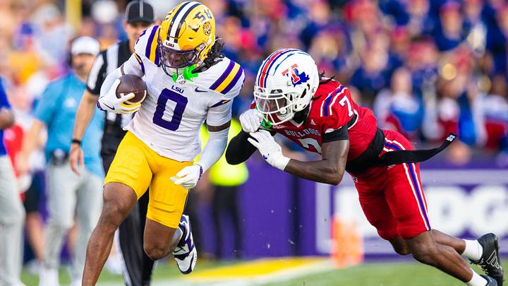 Sep 6, 2025; Baton Rouge, Louisiana, USA; Louisiana Tech Bulldogs defensive back Jhamal Shelby Jr. (7) pushes LSU Tigers wide receiver Zavion Thomas (0) out of bounds during the first half against Louisiana Tech Bulldogs at Tiger Stadium. Mandatory Credit: Stephen Lew-Imagn Images Sep 6, 2025; Baton Rouge, Louisiana, USA; Louisiana Tech Bulldogs defensive back Jhamal Shelby Jr. (7) pushes LSU Tigers wide receiver Zavion Thomas (0) out of bounds during the first half against Louisiana Tech Bulldogs at Tiger Stadium. Mandatory Credit: Stephen Lew-Imagn Images