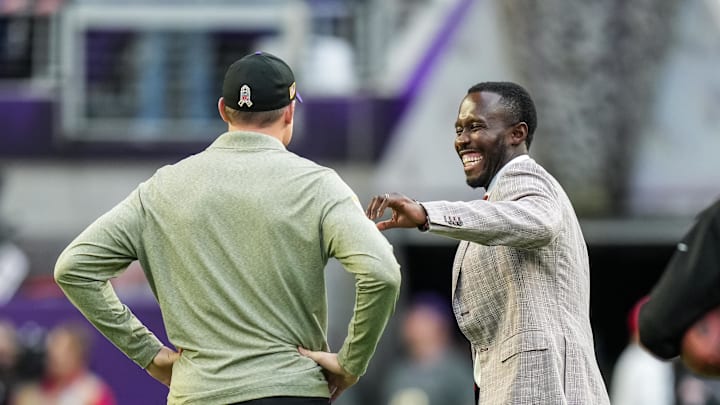 Nov 20, 2022; Minneapolis, Minnesota, USA; Minnesota Vikings general manager Kwesi Adofo-Mensah talks with head coach Kevin O   Connell prior to the game against the Dallas Cowboys at U.S. Bank Stadium. Mandatory Credit: Brace Hemmelgarn-Imagn Images