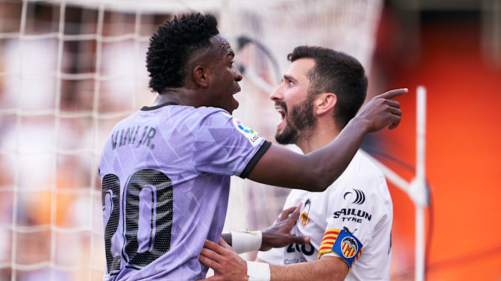 O atacante brasileiro foi alvo de insultos no último domingo (21)