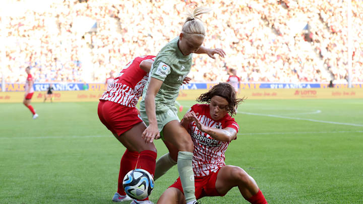 Titelverteidiger FC Bayern kam im Eröffnungsspiel beim SC Freiburg nicht über ein 2:2 hinaus Titelverteidiger FC Bayern kam im Eröffnungsspiel beim SC Freiburg nicht über ein 2:2 hinaus