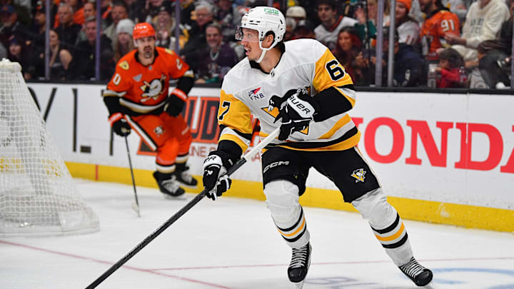 Oct 14, 2025; Anaheim, California, USA; Pittsburgh Penguins right wing Rickard Rakell (67) controls the puck against the Anaheim Ducks during the second period at Honda Center. Mandatory Credit: Gary A. Vasquez-Imagn Images Oct 14, 2025; Anaheim, California, USA; Pittsburgh Penguins right wing Rickard Rakell (67) controls the puck against the Anaheim Ducks during the second period at Honda Center. Mandatory Credit: Gary A. Vasquez-Imagn Images