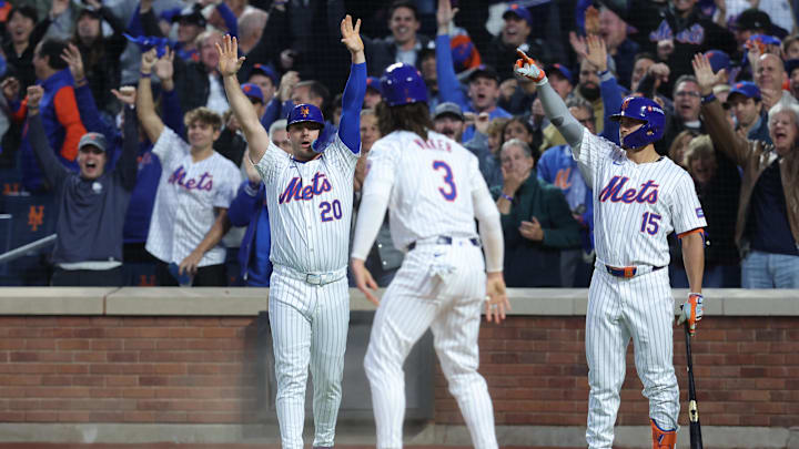 The Mets jumped out to an early 8–1 lead in the first three innings of Game 5.