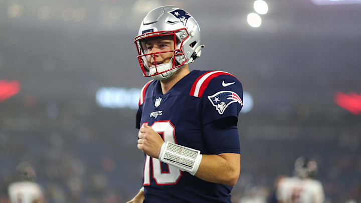 Jones continúa como el mariscal de campo titular de los Patriots