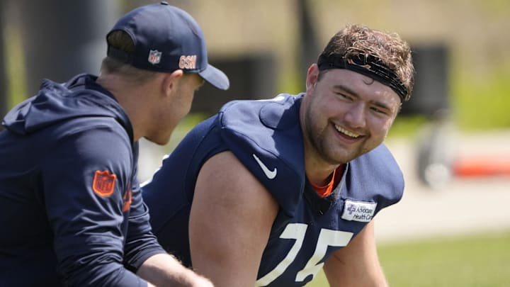 Chicago Bears head coach Ben Johnson talks with offensive lineman (75) Ozzy Trapilo during rookie minicamp at Halas Hall. Chicago Bears head coach Ben Johnson talks with offensive lineman (75) Ozzy Trapilo during rookie minicamp at Halas Hall.