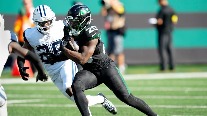 New York Jets running back Breece Hall (20), runs with the ball, Sunday, October 5, 2025. New York Jets running back Breece Hall (20), runs with the ball, Sunday, October 5, 2025.