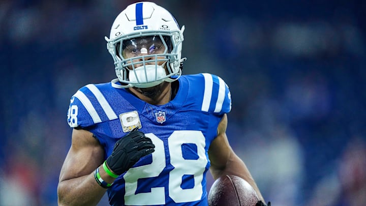 Indianapolis Colts running back Jonathan Taylor (28) jogs up the field Sunday, Nov. 10, 2024, ahead of a game against the Buffalo Bills at Lucas Oil Stadium in Indianapolis.