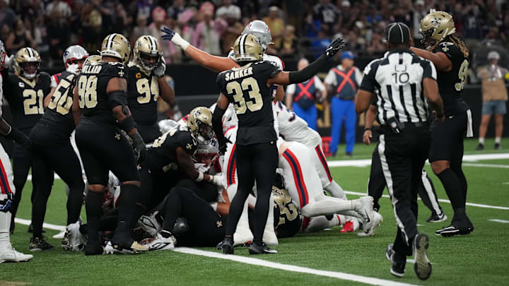 Oct 12, 2025; New Orleans, Louisiana, USA; New England Patriots quarterback Drake Maye (10) runs for a two point conversion during the second quarter against the New Orleans Saints at Caesars Superdome. Mandatory Credit: Matthew Hinton-Imagn Images Oct 12, 2025; New Orleans, Louisiana, USA; New England Patriots quarterback Drake Maye (10) runs for a two point conversion during the second quarter against the New Orleans Saints at Caesars Superdome. Mandatory Credit: Matthew Hinton-Imagn Images