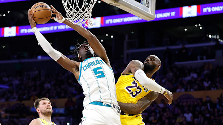 Los Lakers echaron para atrás el cambio donde recibían a Mark Williams desde los Hornets 