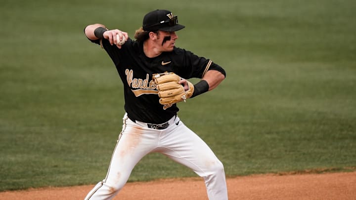 No. 14 Vanderbilt Commodores will wrap up its west coast Sunday against UConn.