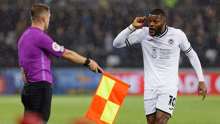 Olivier Ntcham protesta dopo uno sto per fuorigioco 