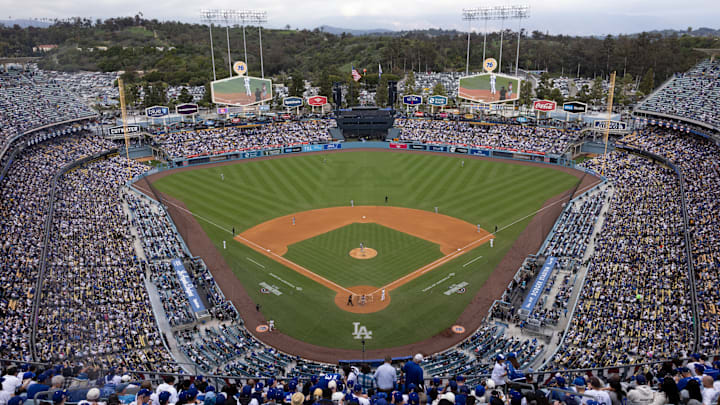 Los Angeles Dodgers juegan todos los encuentros como locales en el tradicional Dodger Stadium Los Angeles Dodgers juegan todos los encuentros como locales en el tradicional Dodger Stadium