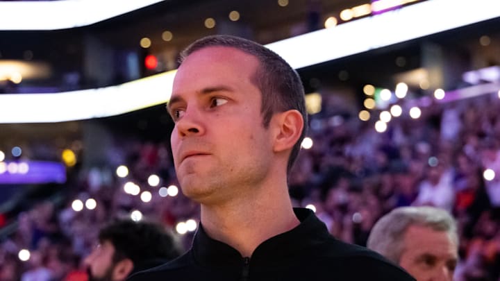 Feb 25, 2024; Phoenix, Arizona, USA; Los Angeles Lakers assistant coach Jordan Ott against the Phoenix Suns at Footprint Center. Mandatory Credit: Mark J. Rebilas-USA TODAY Sports Feb 25, 2024; Phoenix, Arizona, USA; Los Angeles Lakers assistant coach Jordan Ott against the Phoenix Suns at Footprint Center. Mandatory Credit: Mark J. Rebilas-USA TODAY Sports