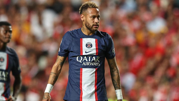 Neymar s'est fait détruire par Marco van Basten. 