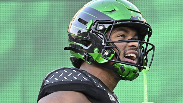 Nov 22, 2025; Eugene, Oregon, USA; Oregon Ducks tight end Kenyon Sadiq (18) celebrates scoring a touch down during the first half against the Southern California Trojans at Autzen Stadium. Mandatory Credit: Troy Wayrynen-Imagn Images