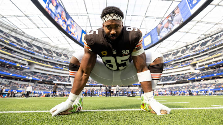 Cleveland Browns v Los Angeles Rams