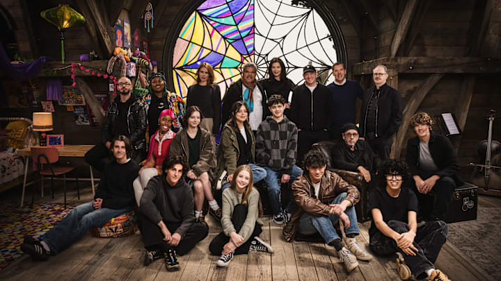 Wednesday. (L to R) Georgie Farmer, Victor Dorobantu, Luyanda Unati Lewis-Nayo, Joy Sunday, Owen Painter, Emma Myers, Billie Piper, Jenna Ortega, Evie Templeton, Luis Guzmán, Isaac Ordonez, Catherine Zeta-Jones, Alfred Gough, Noah Taylor, Miles Millar, Tim Burton, Steve Buscemi, Moosa Mostafa, Hunter Doohan on the set of Wednesday season 2. Cr. Helen Sloan/Netflix © 2024