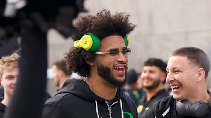 Oregon Ducks quarterback Dante Moore before the game against the USC Trojans