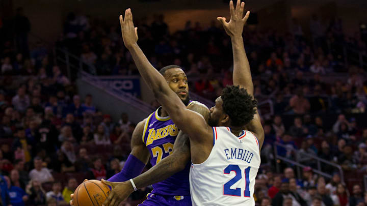LeBron James perdió el título de máximo anotador con Joel Embiid