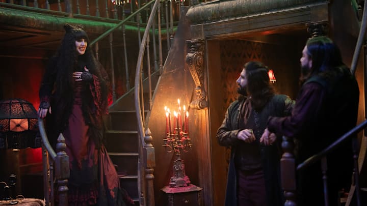 “WHAT WE DO IN THE SHADOWS” -- “Sleep Hypnosis” -- Season 6, Episode 3 (Airs October 21) — Pictured (L-R): Natasia Demetriou as Nadja, Kayvan Novak as Nandor, Matt Berry as Laszlo