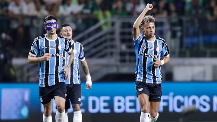 Bitello (d) e Villasanti (e) têm escalação garantida