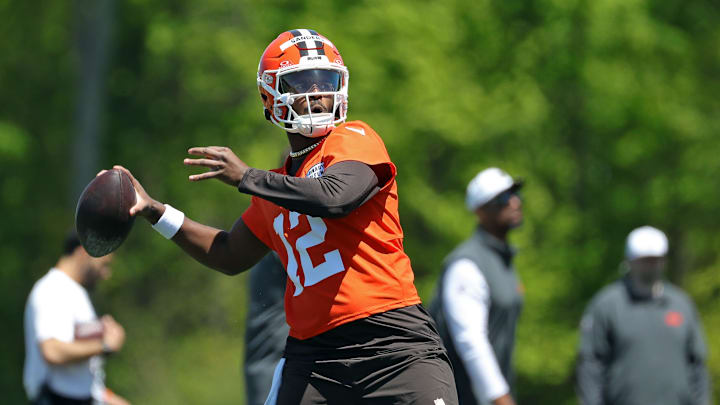 Cleveland Browns quarterback Shedeur Sanders (12) throws during NFL rookie minicamp at the Cleveland Browns training facility on Friday, May 9, 2025, in Berea, Ohio.