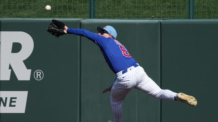 Chicago Cubs third baseman Matt Shaw tries to catch fly ball in outfiel