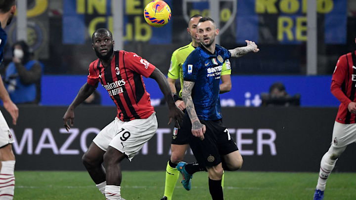 Milan e Inter de Milão lutam pelos dois títulos nacionais