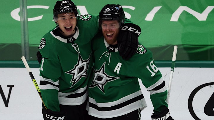 Chicago Blackhawks v Dallas Stars