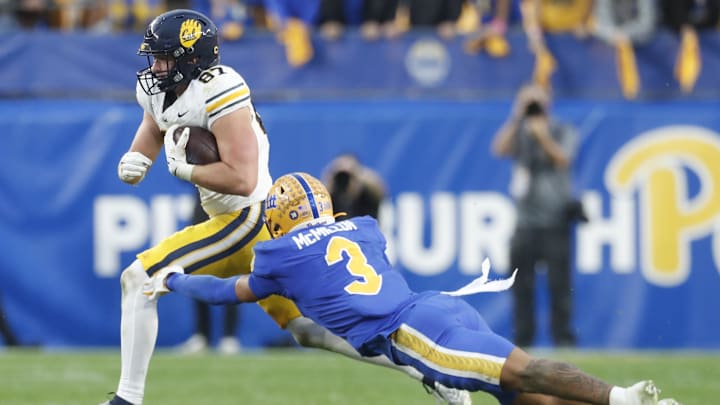 Cal tight end Jack Endries (87) had eight catches for 119 yards and a touchdown on Saturday