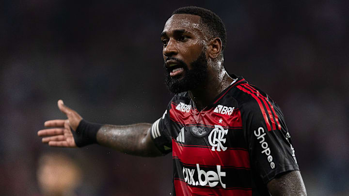 Após conversa com Filipe Luís, Gerson deve continuar na formação inicial do Flamengo